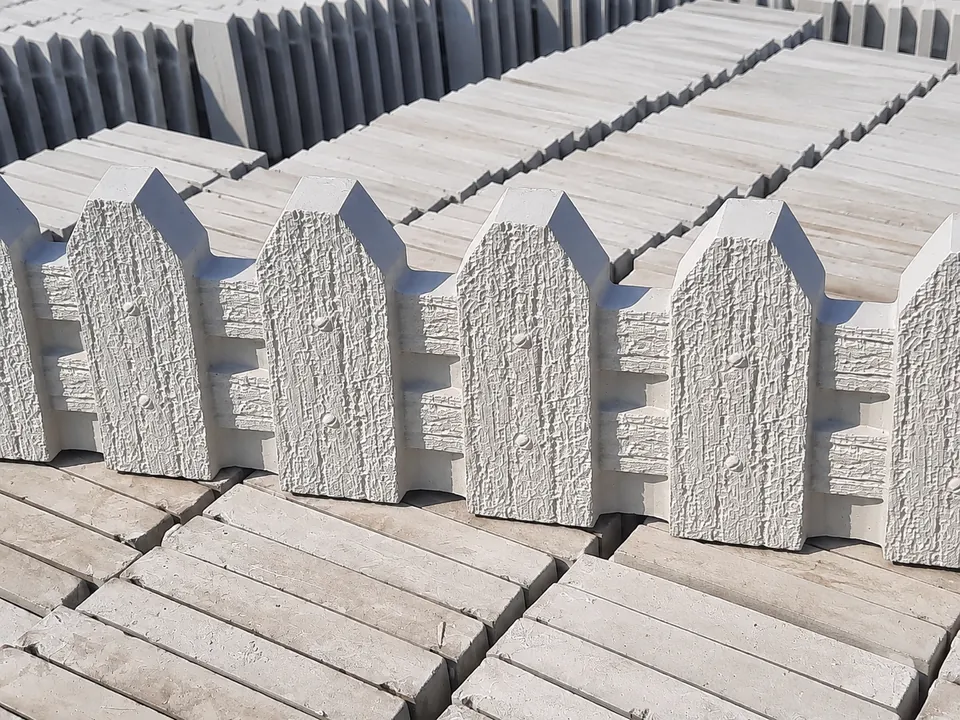 Meio-fio de concreto para jardim, com topo em formato de estaca
